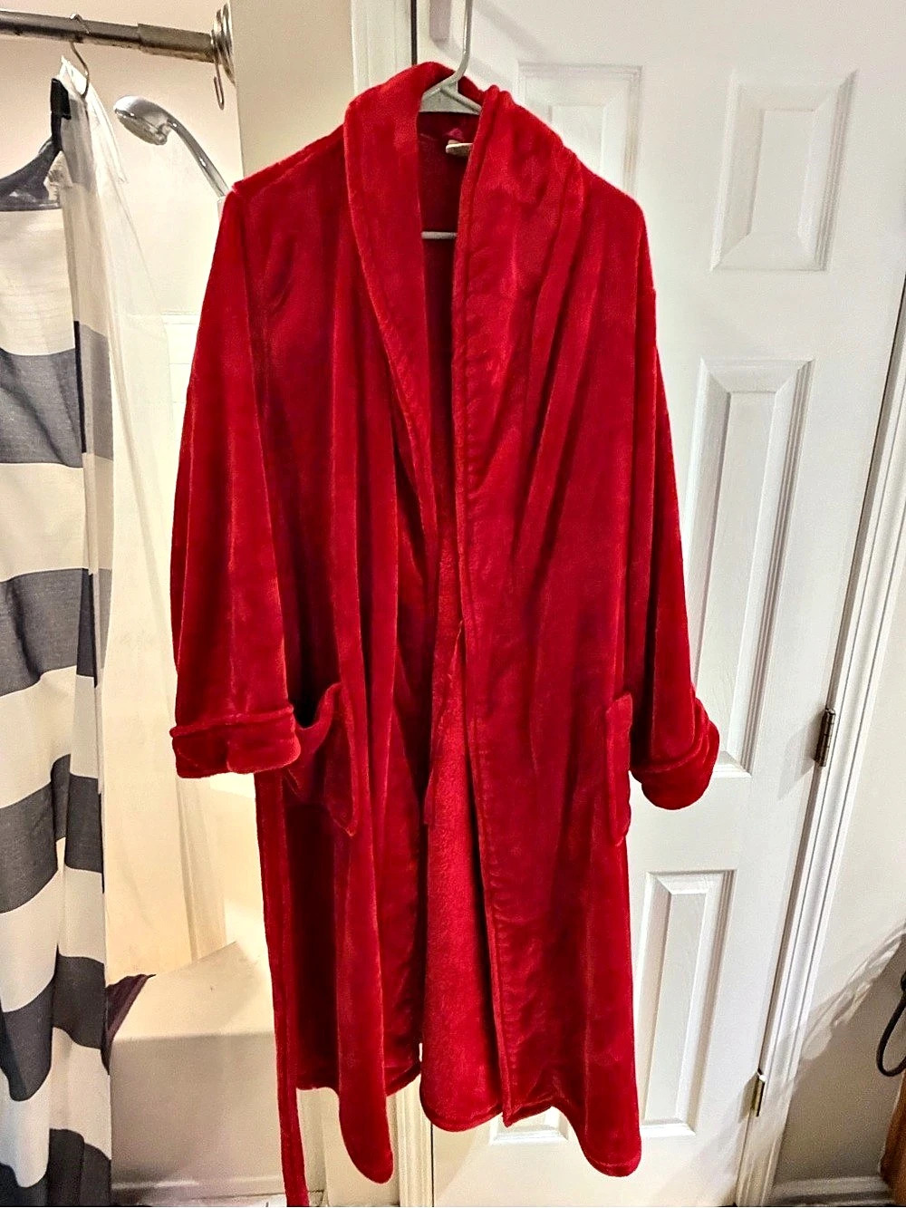 Soma Embraceable Red Plush Long Belted Robe Size L/XL Like New